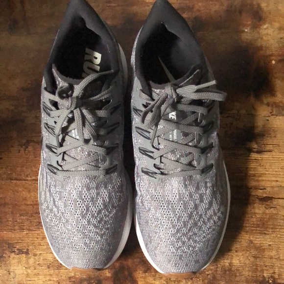 NIKE- RUNNING SHOES - Picture 3 of 5